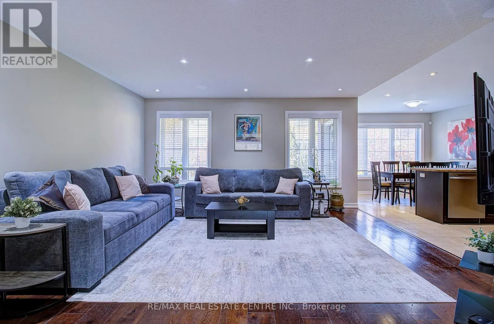 16 LACORRA WAY S
