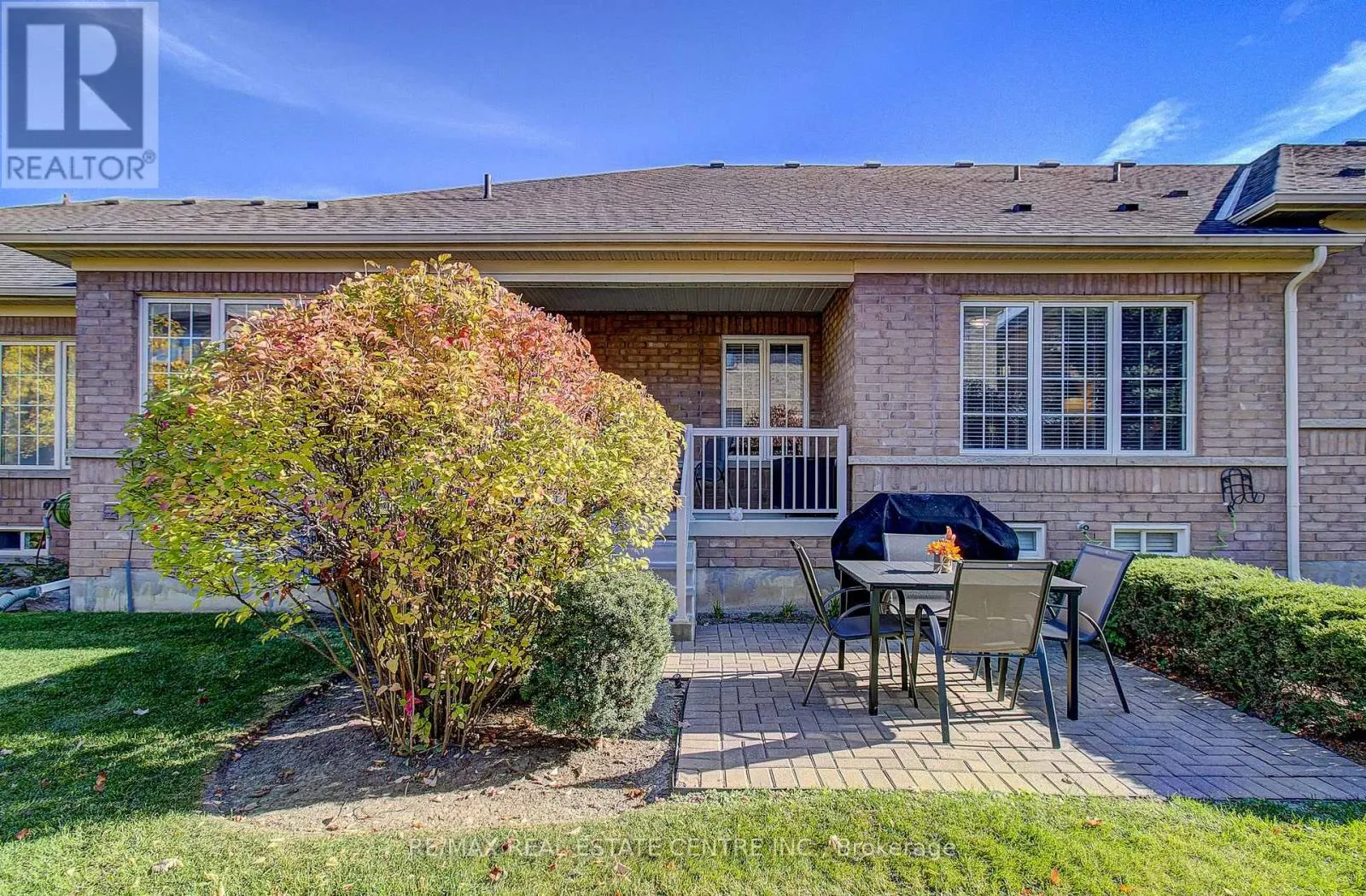 16 LACORRA WAY S