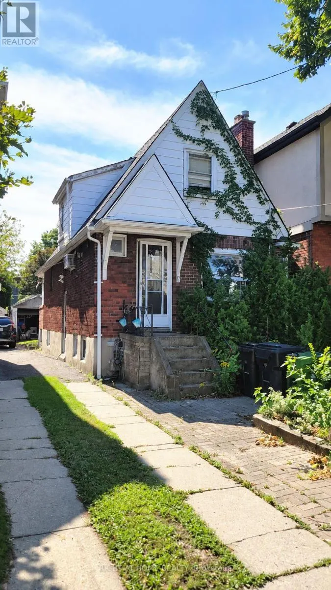 37 DEFOREST ROAD E