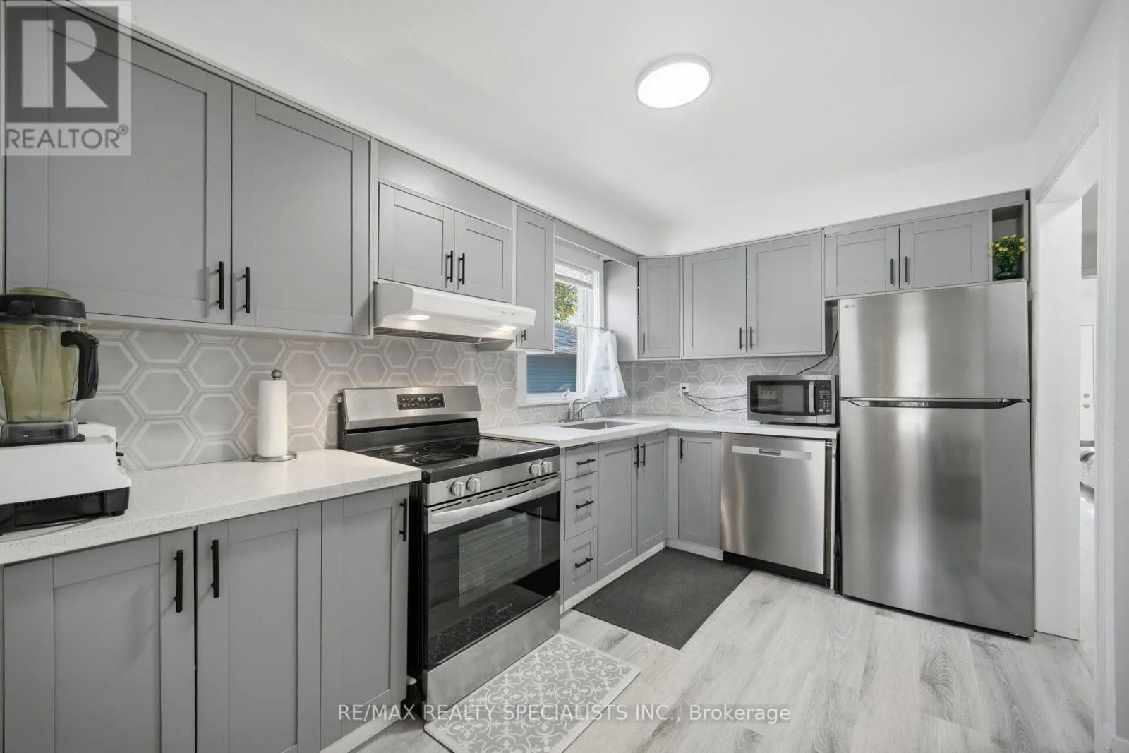 87 WOODWARD AVENUE