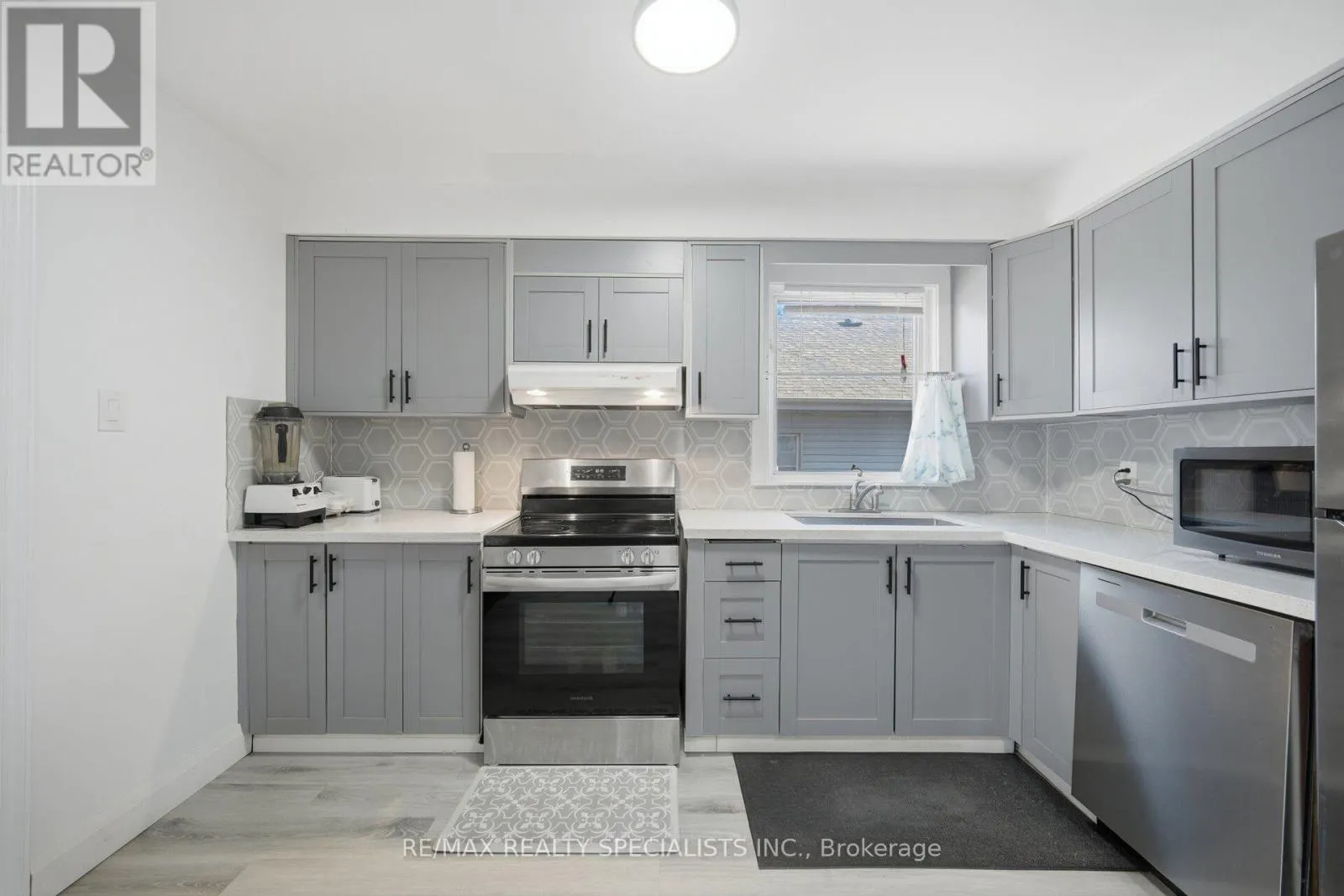 87 WOODWARD AVENUE