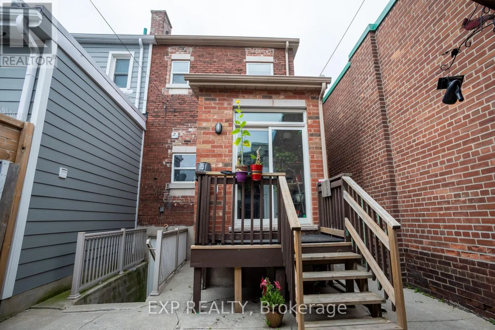 971 LANSDOWNE AVENUE