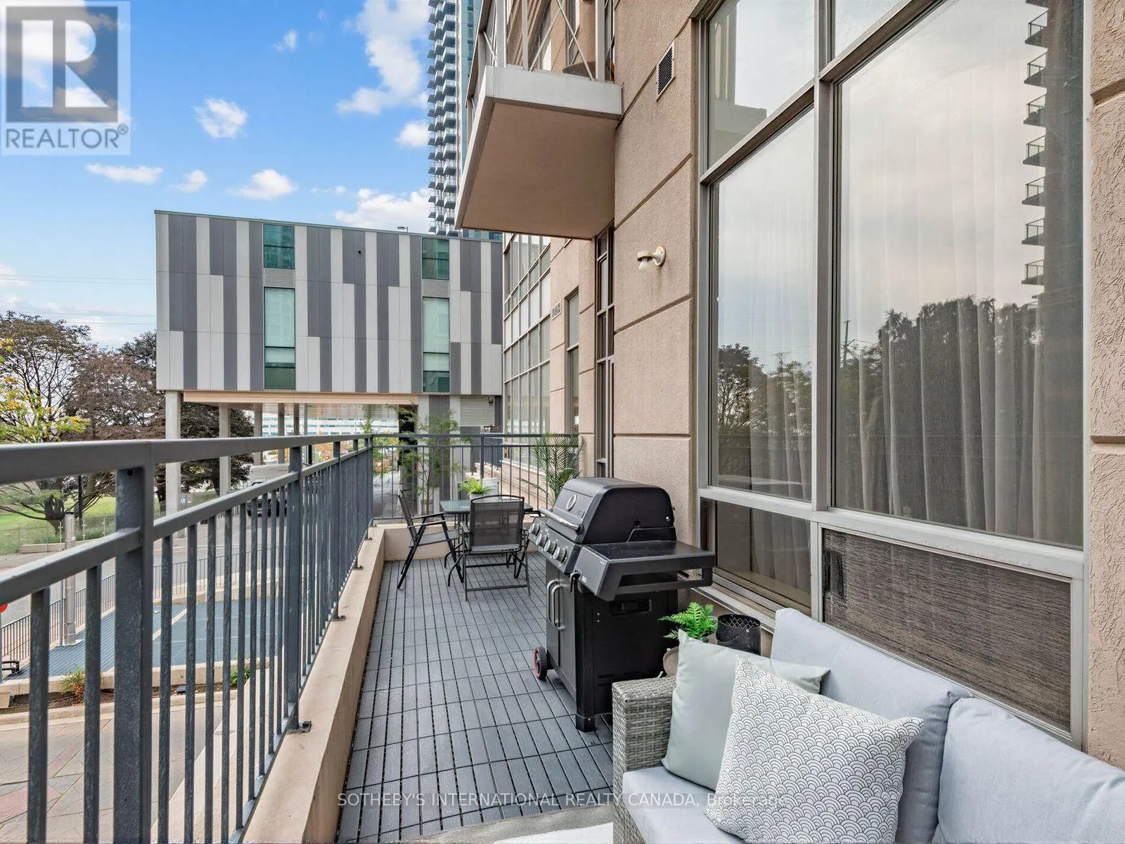 127 - 5233 DUNDAS STREET W