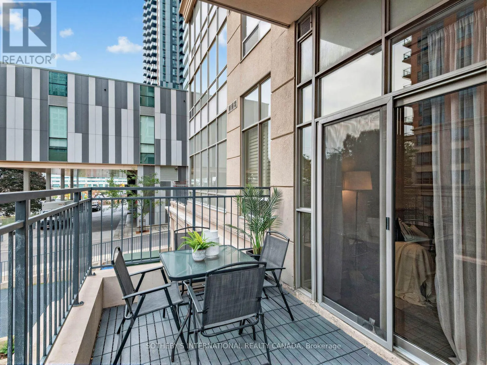 127 - 5233 DUNDAS STREET W