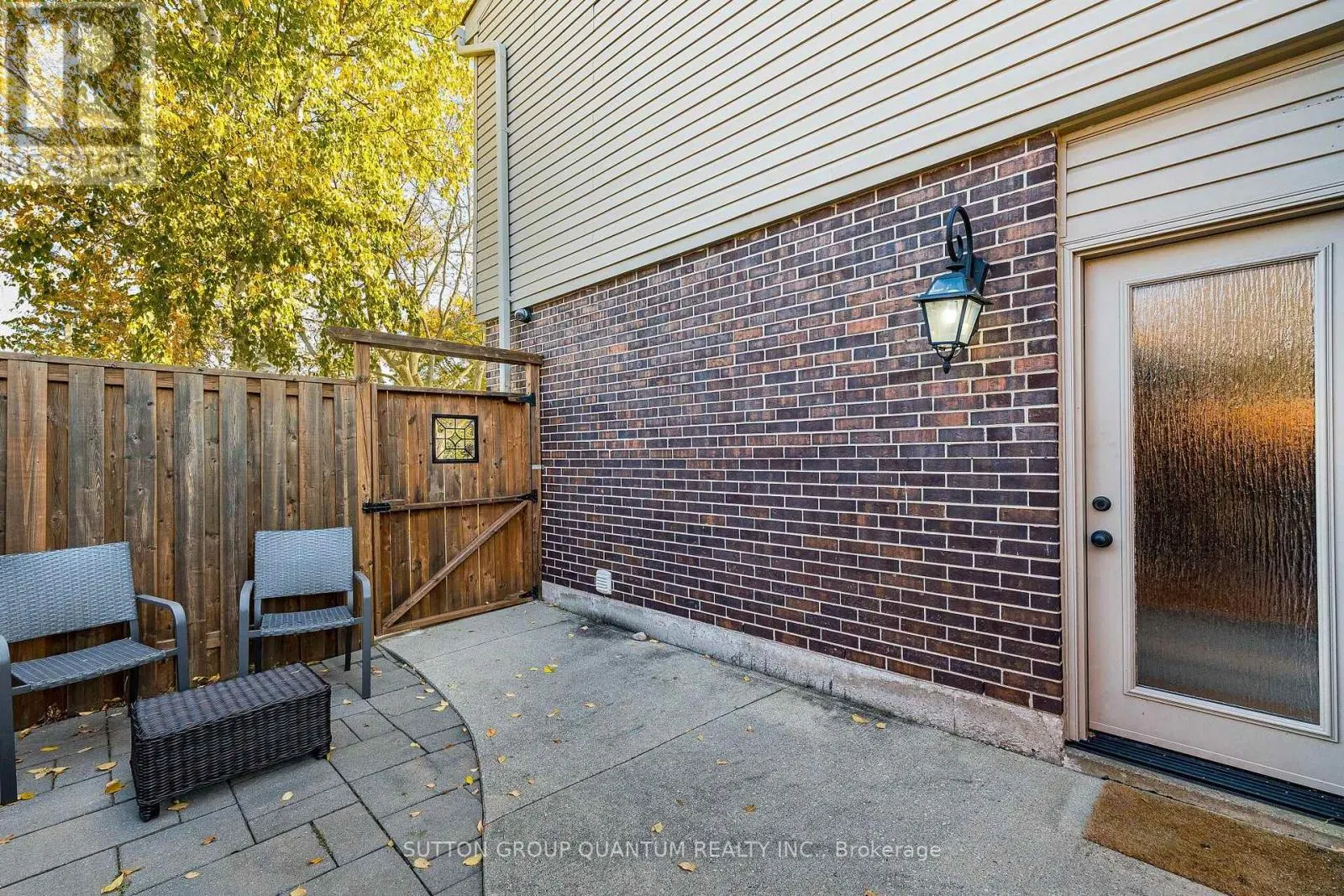 2576 MAINROYAL STREET