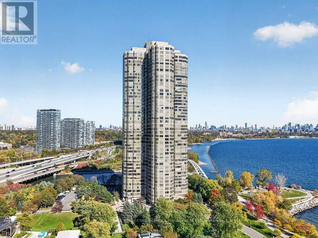 2210 - 1 PALACE PIER COURT