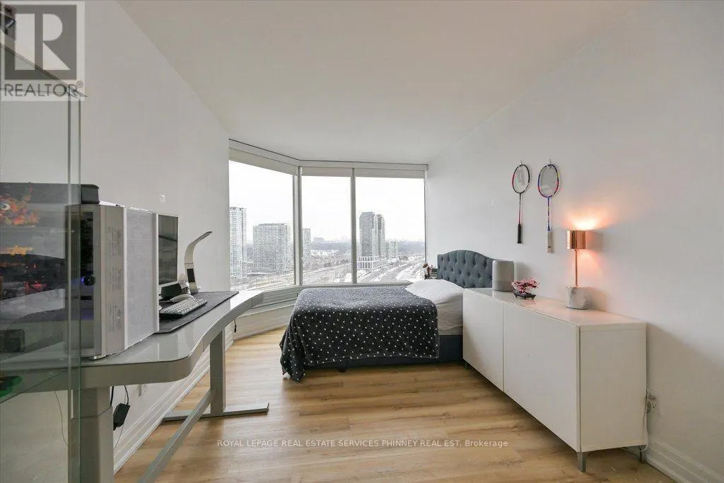 2210 - 1 PALACE PIER COURT