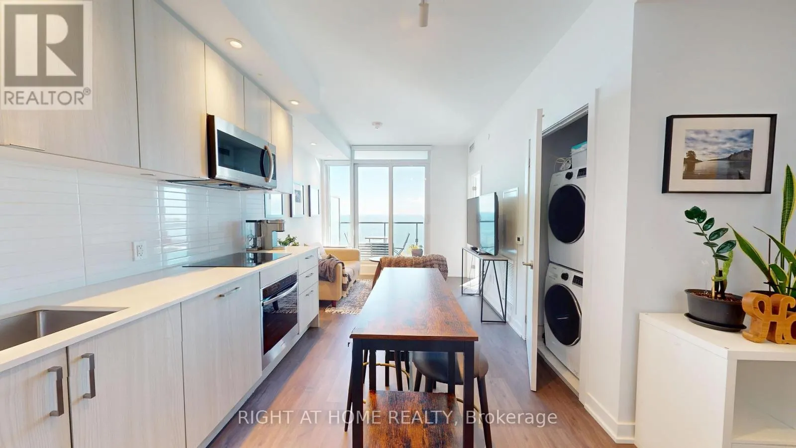 1609 - 1926 LAKE SHORE BOULEVARD W
