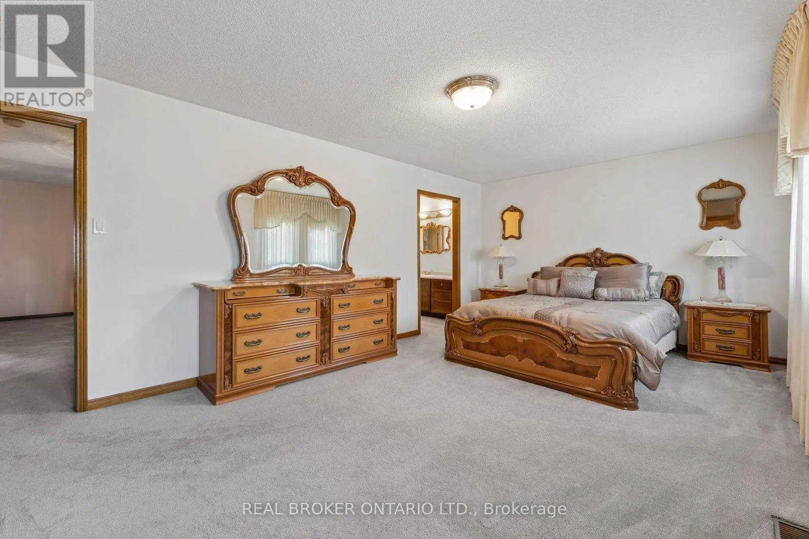 102 CORONATION CIRCLE