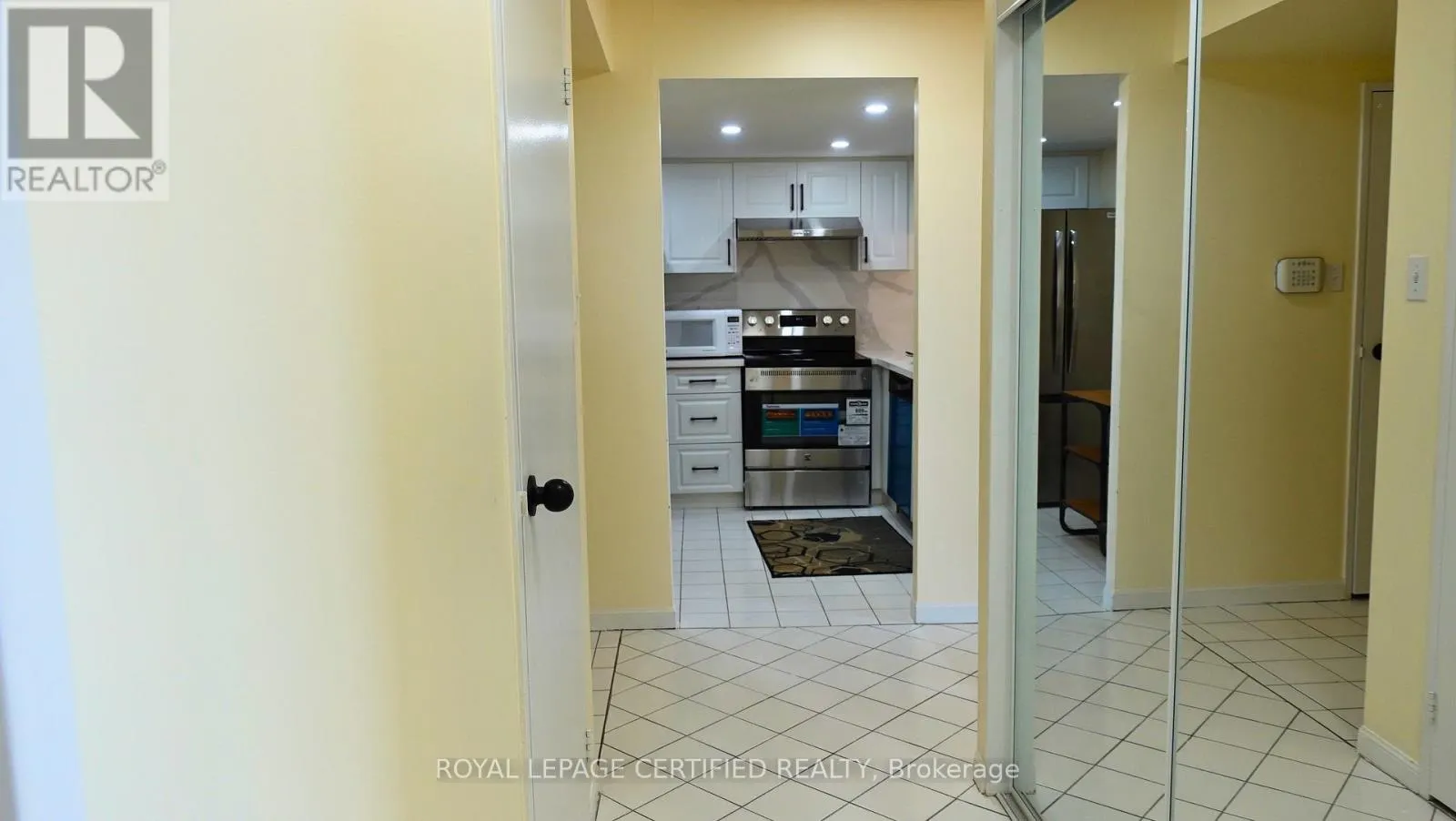 1806 - 550 WEBB DRIVE