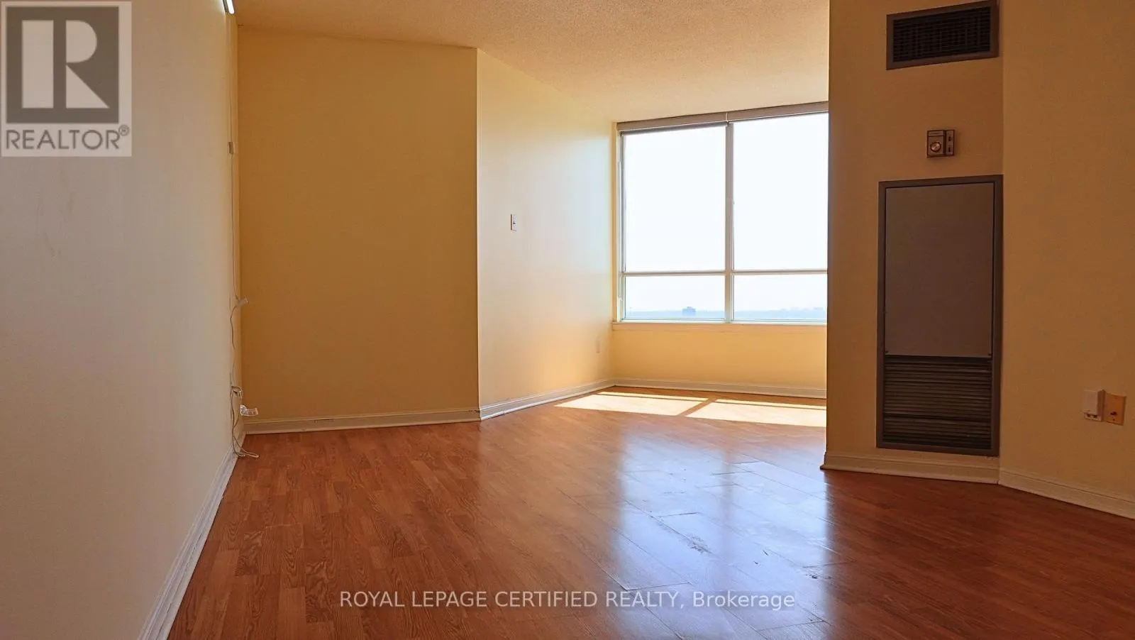 1806 - 550 WEBB DRIVE
