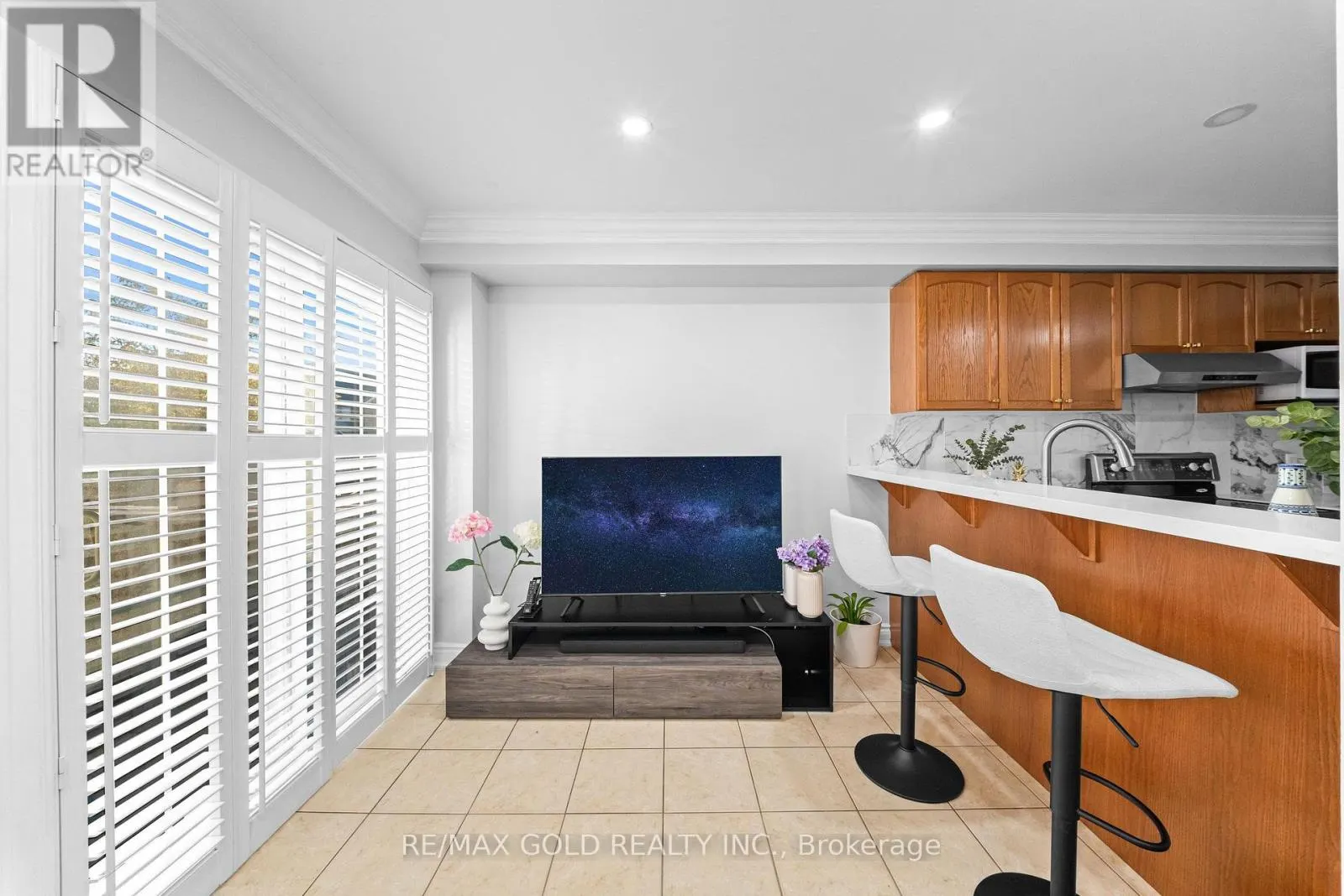 33 BAY BREEZE DRIVE