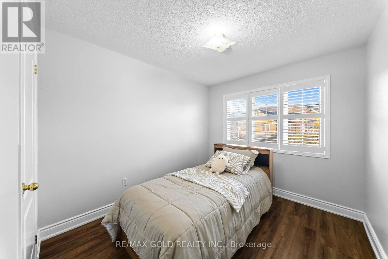 33 BAY BREEZE DRIVE