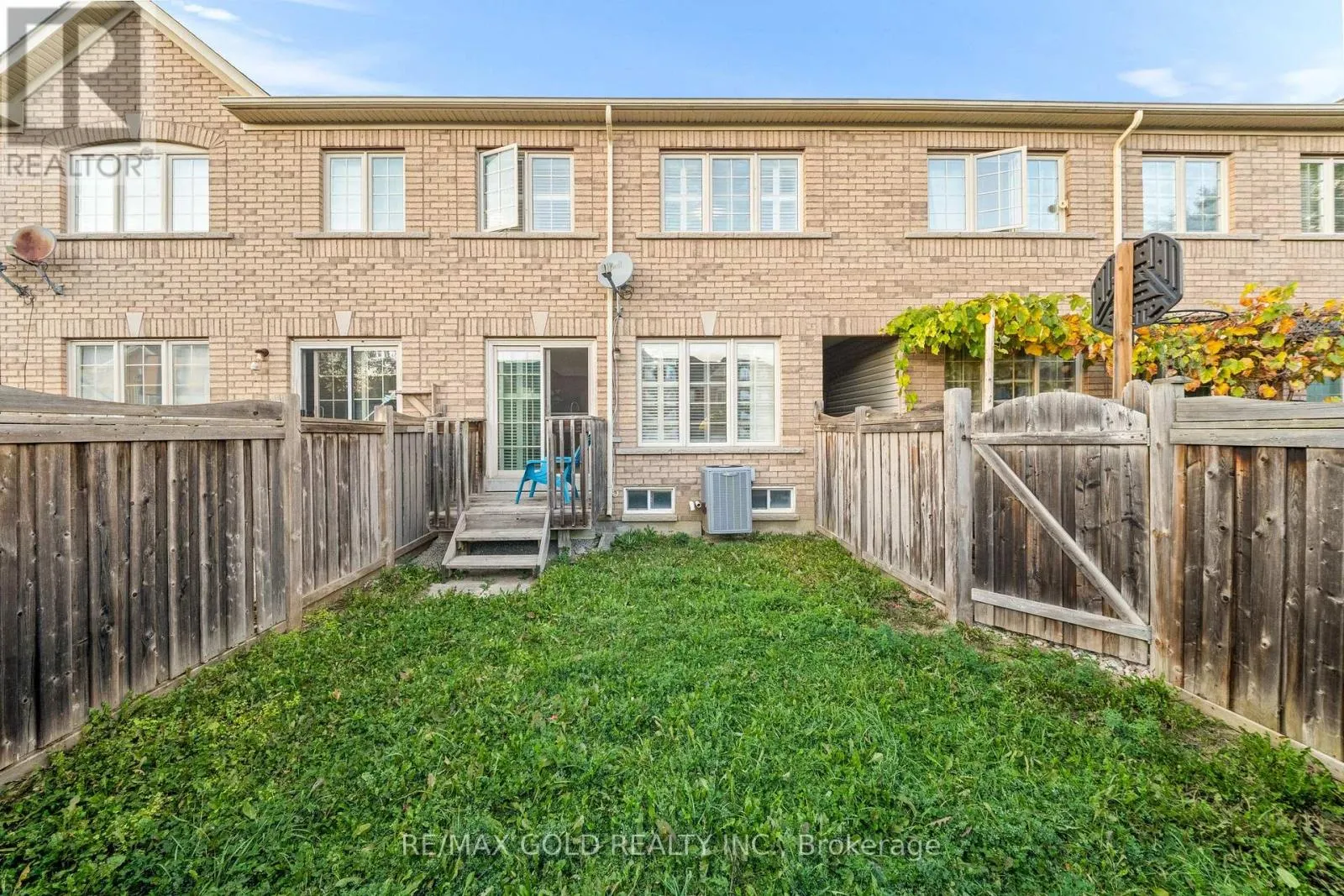 33 BAY BREEZE DRIVE