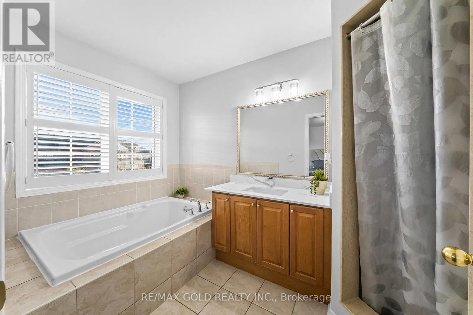 33 BAY BREEZE DRIVE