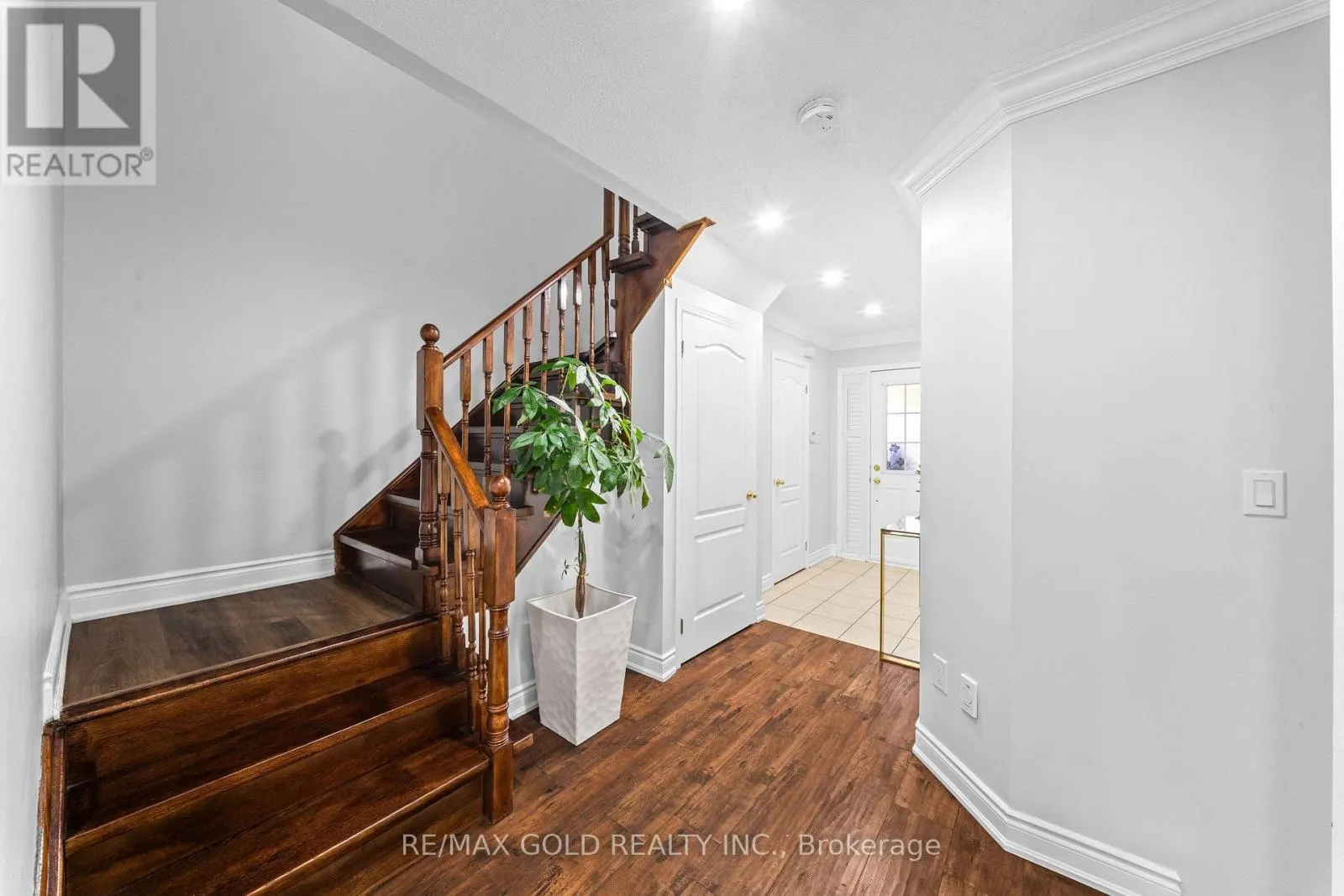 33 BAY BREEZE DRIVE