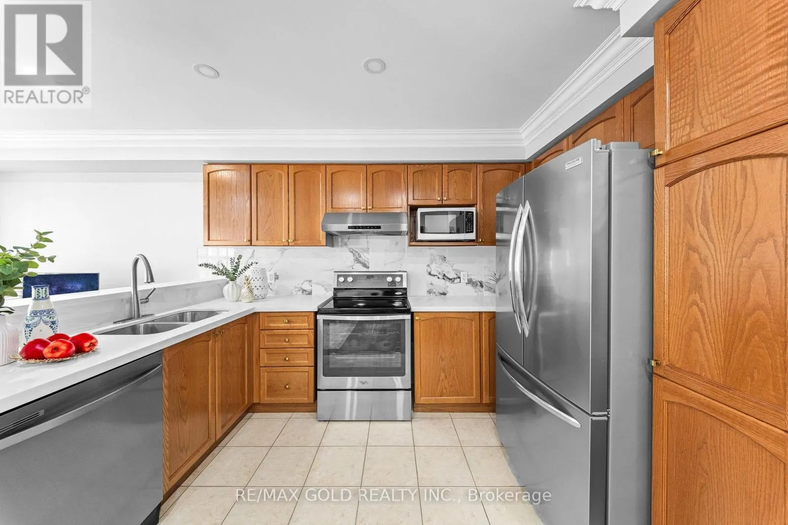 33 BAY BREEZE DRIVE