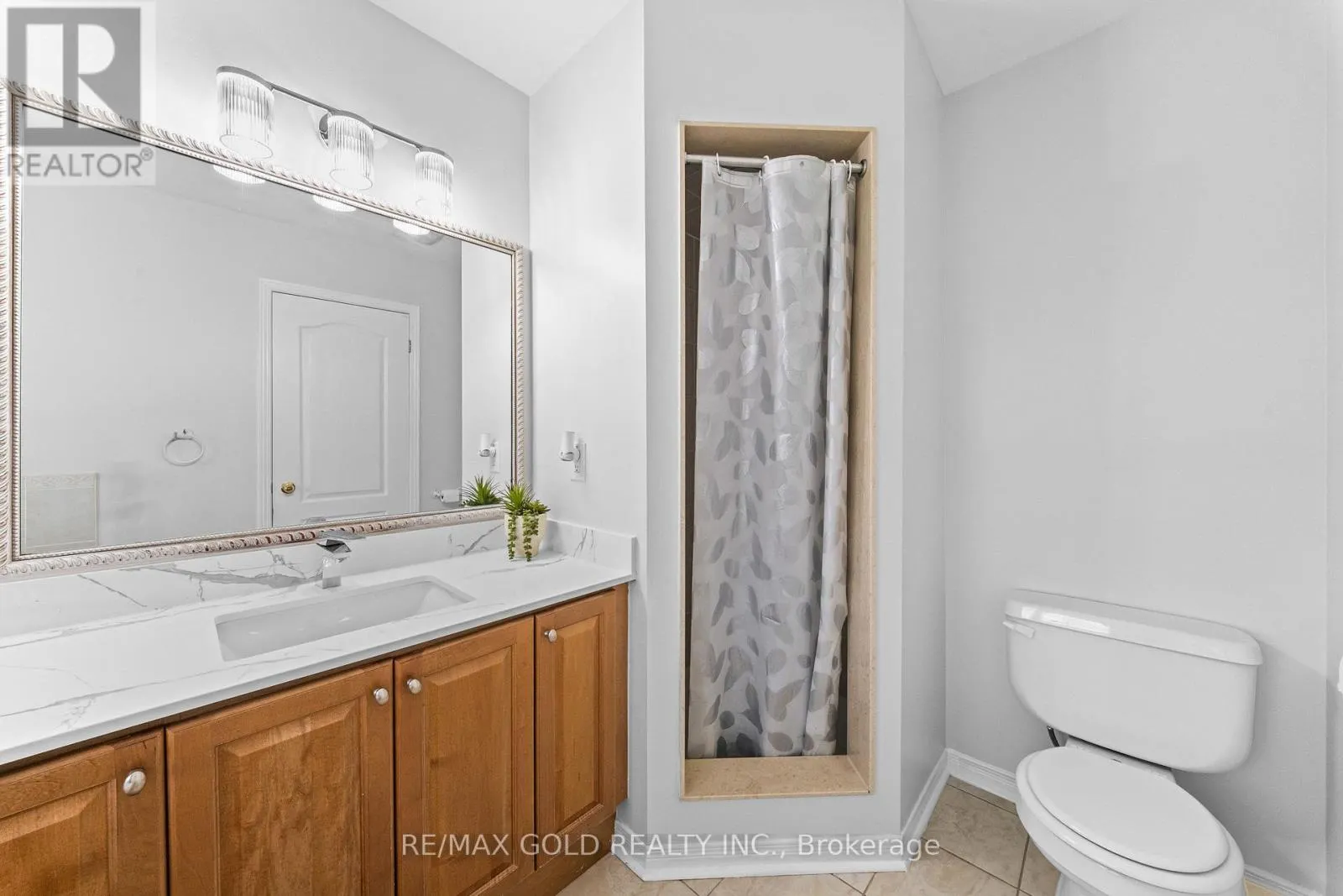 33 BAY BREEZE DRIVE