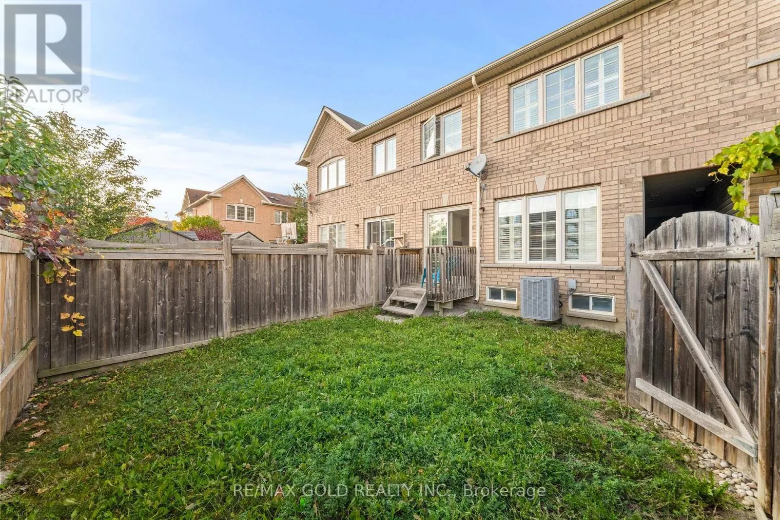 33 BAY BREEZE DRIVE