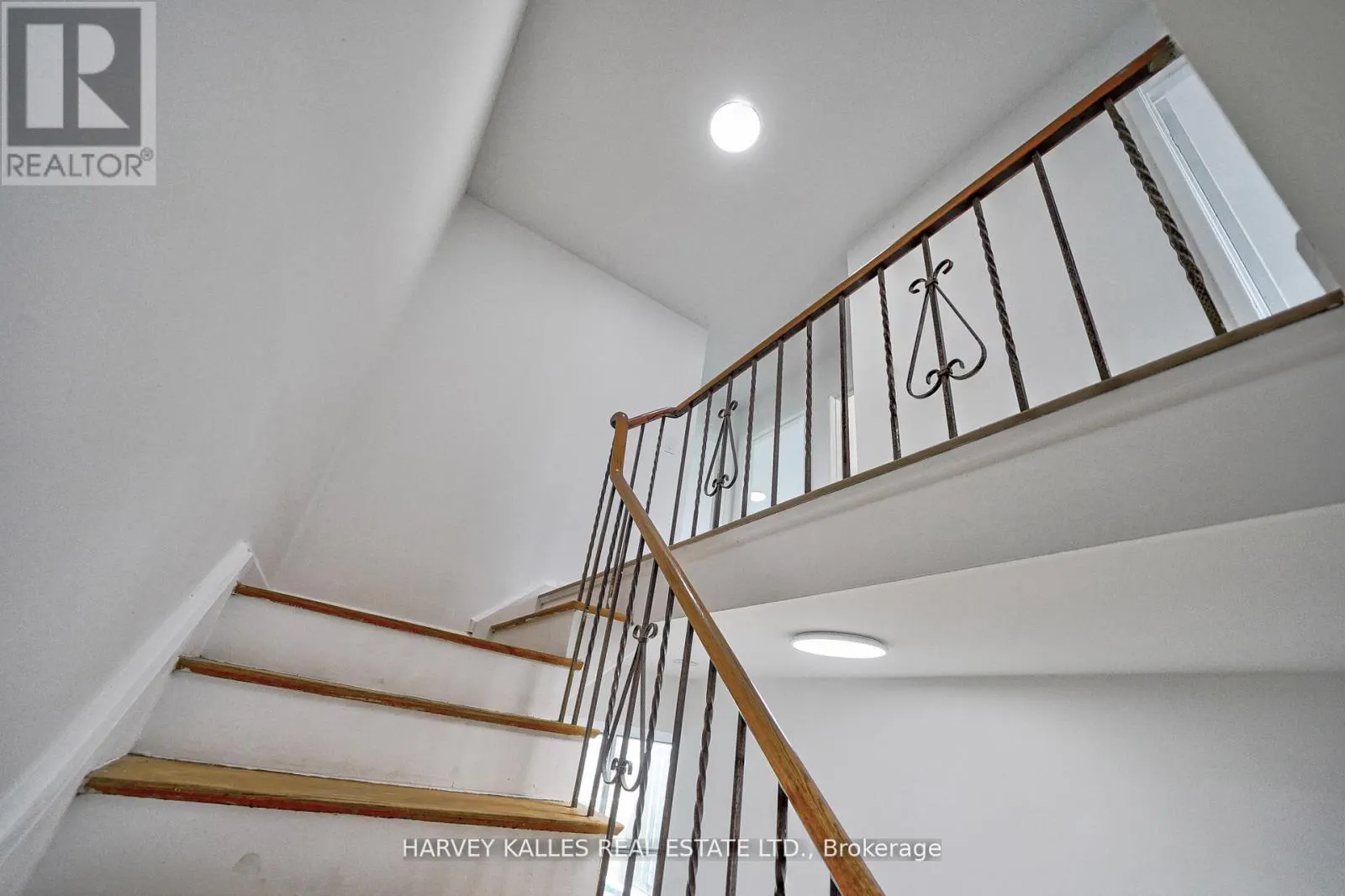 TH602 - 2012 SHEPPARD AVENUE W