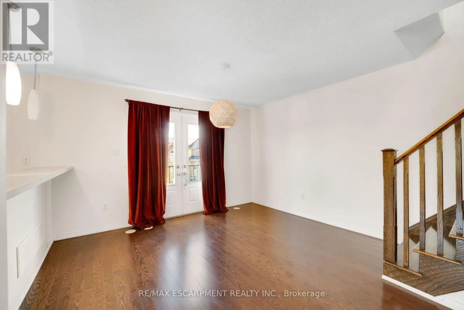 890 FOWLES COURT