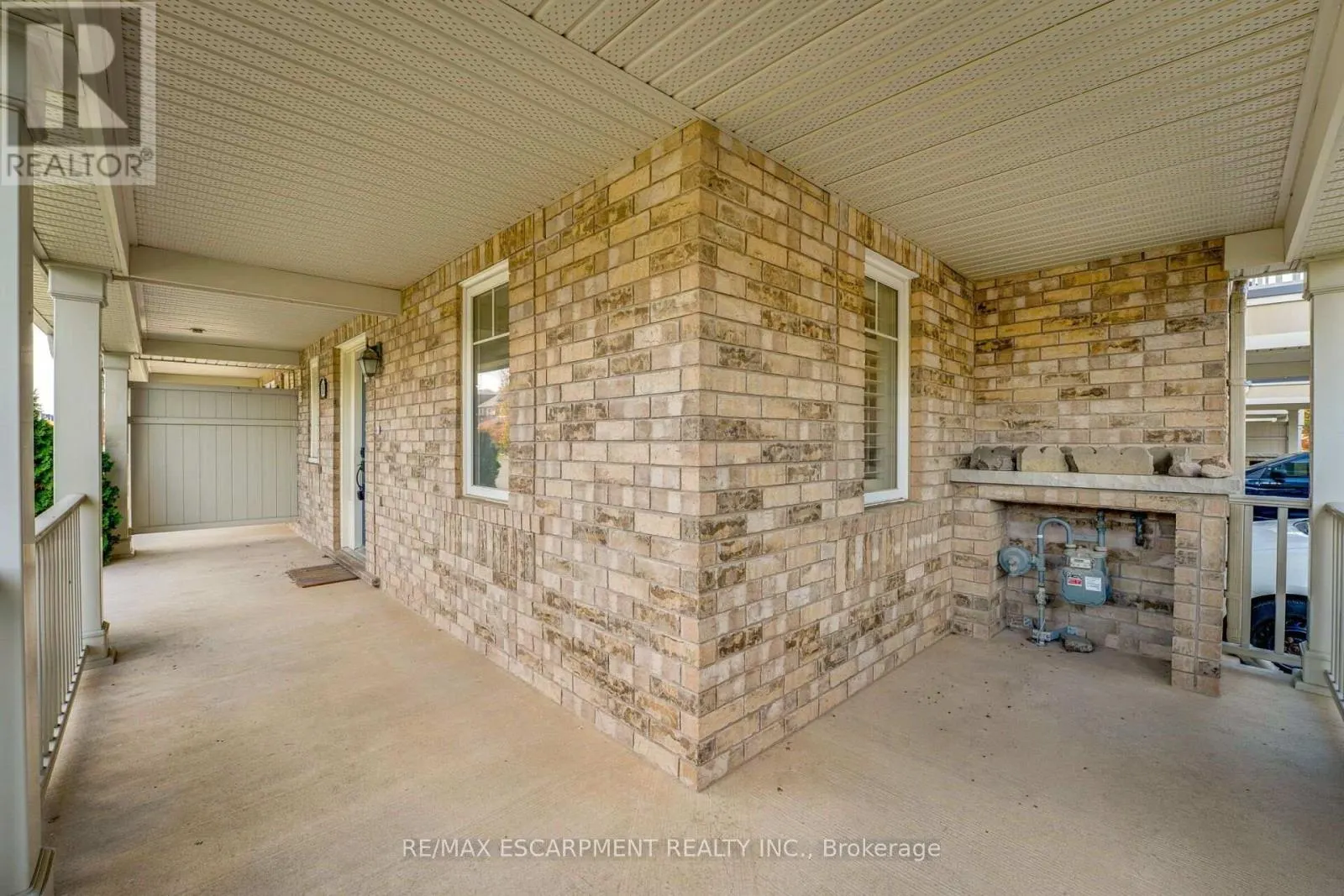 890 FOWLES COURT