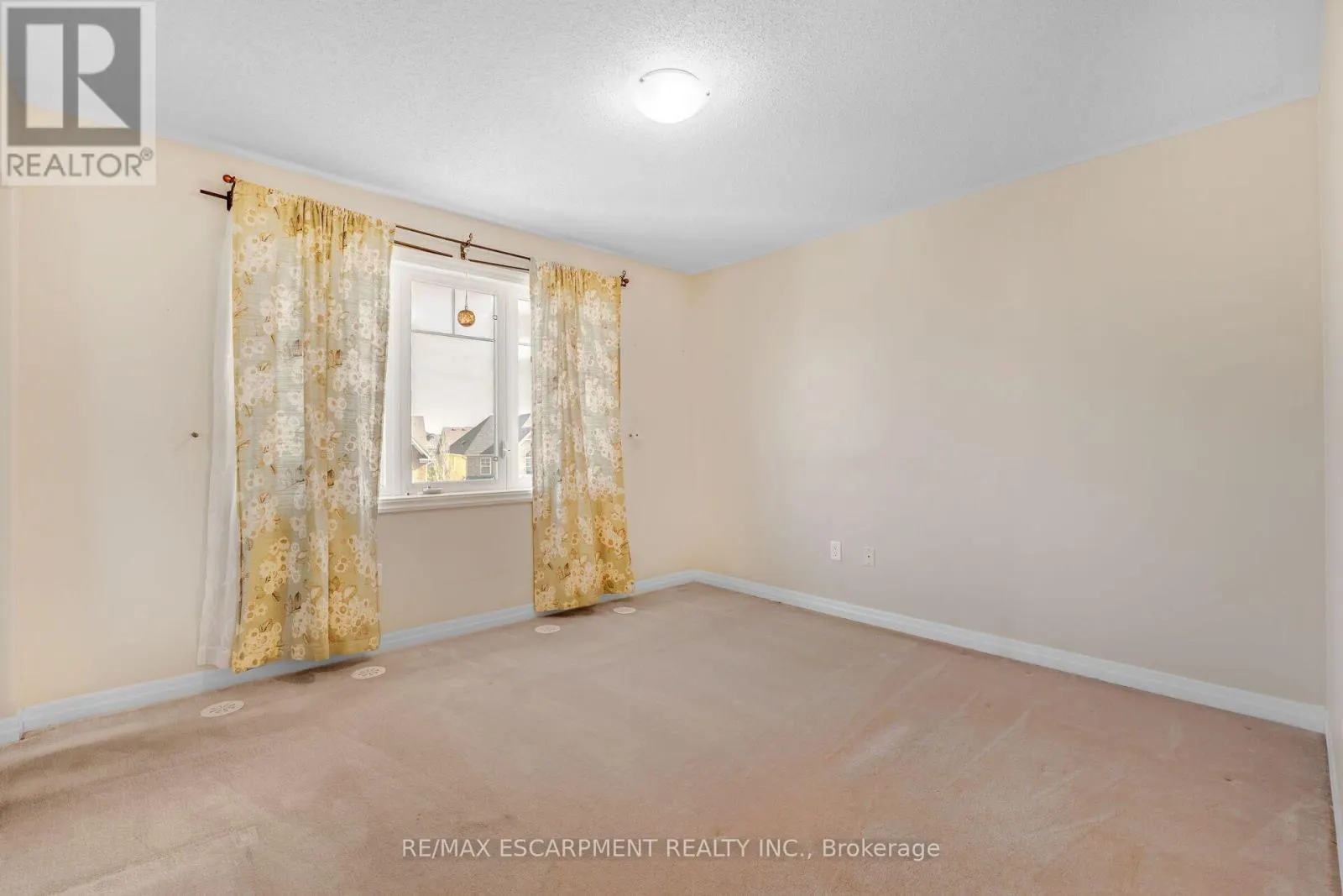 890 FOWLES COURT