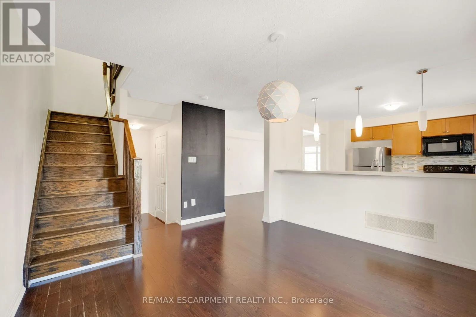 890 FOWLES COURT