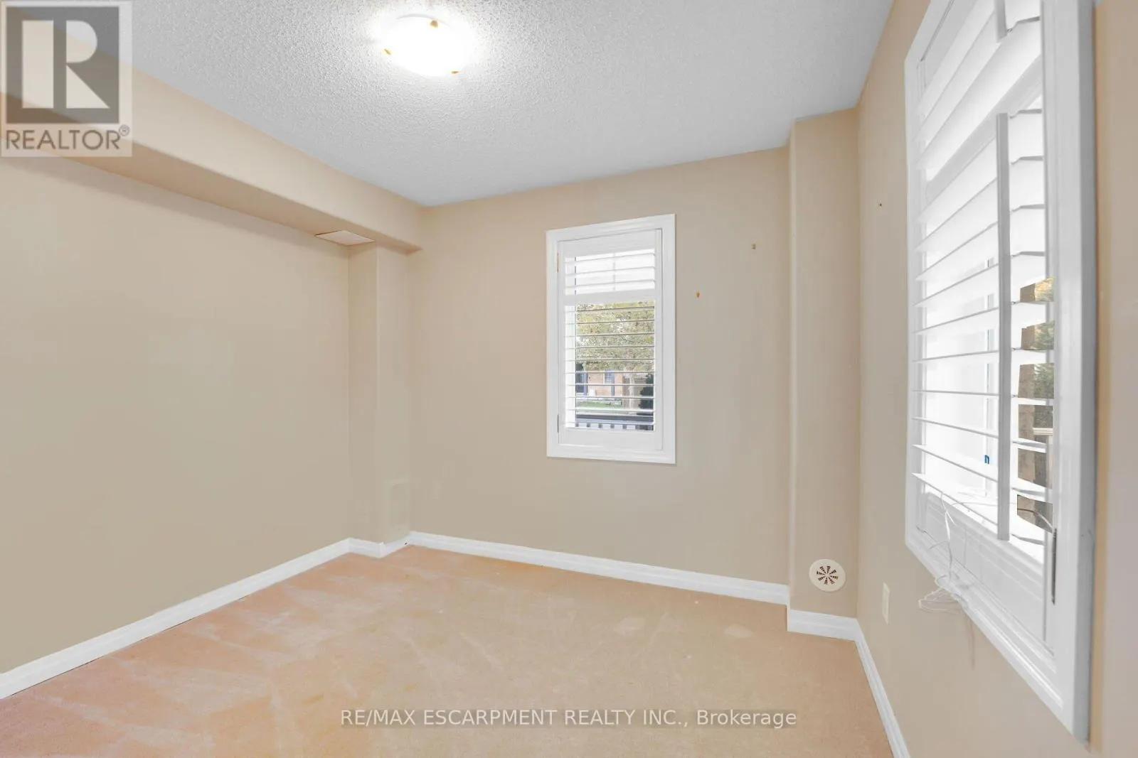 890 FOWLES COURT
