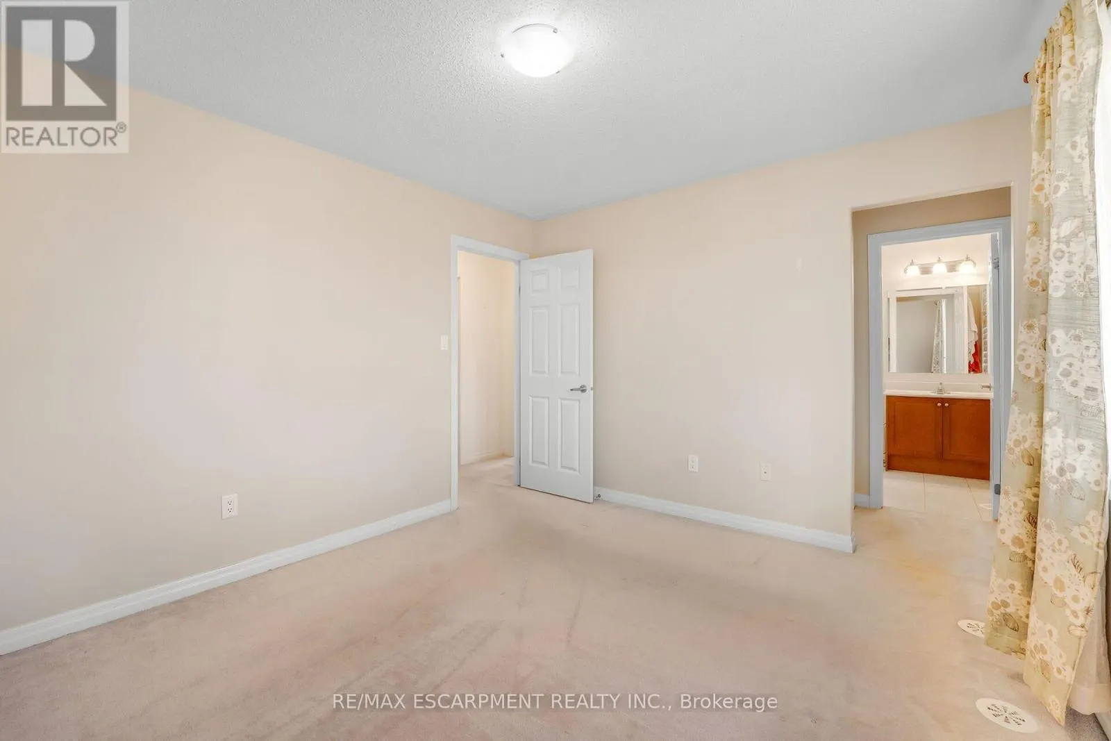 890 FOWLES COURT