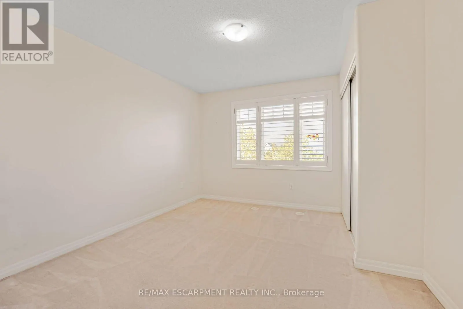 890 FOWLES COURT