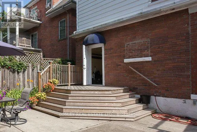 LOWER - 1498 KING STREET W