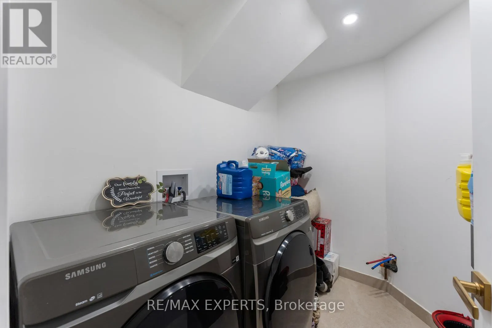 142 KING STREET E