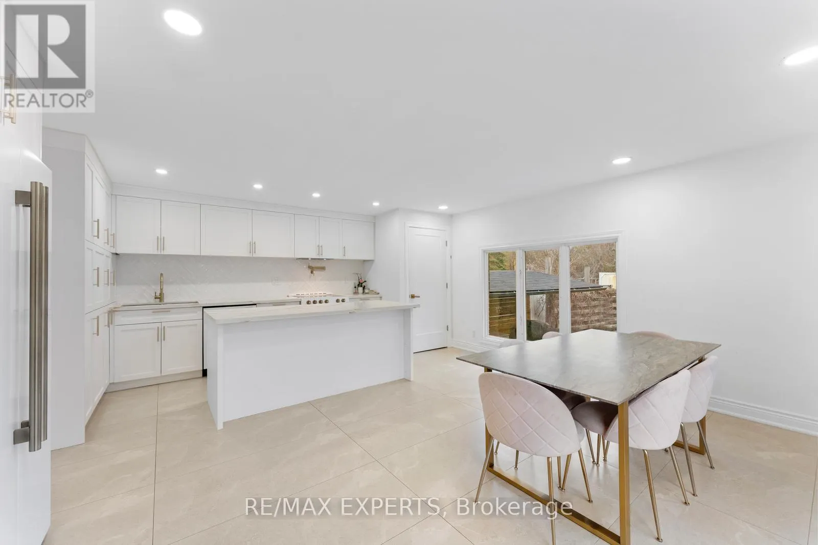142 KING STREET E