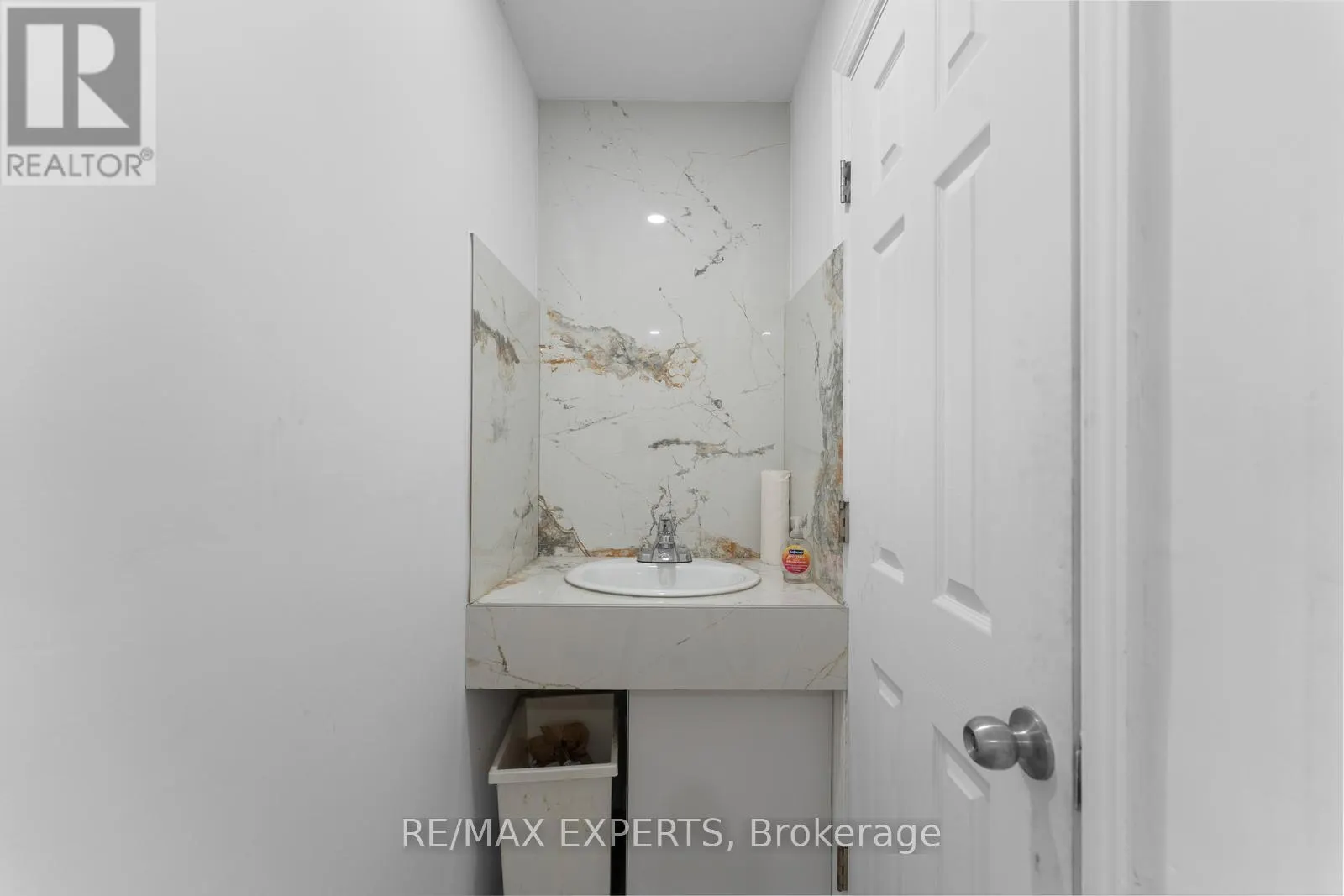 142 KING STREET E