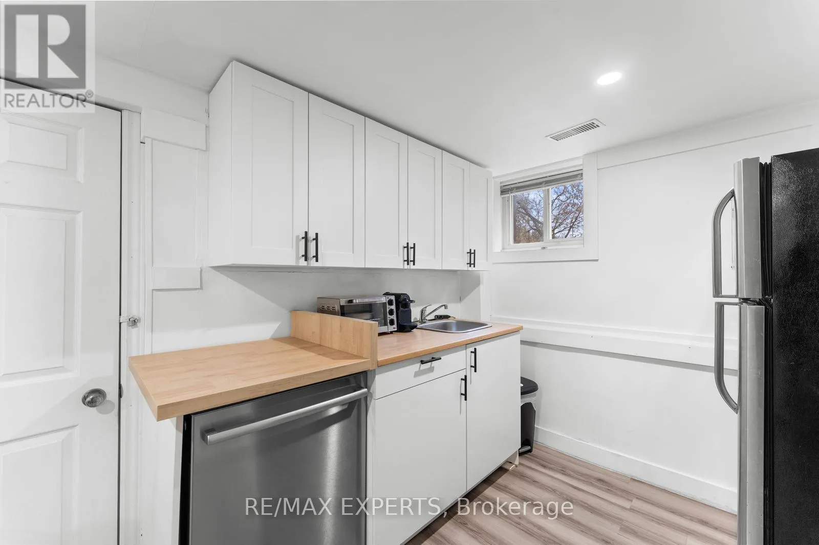 142 KING STREET E