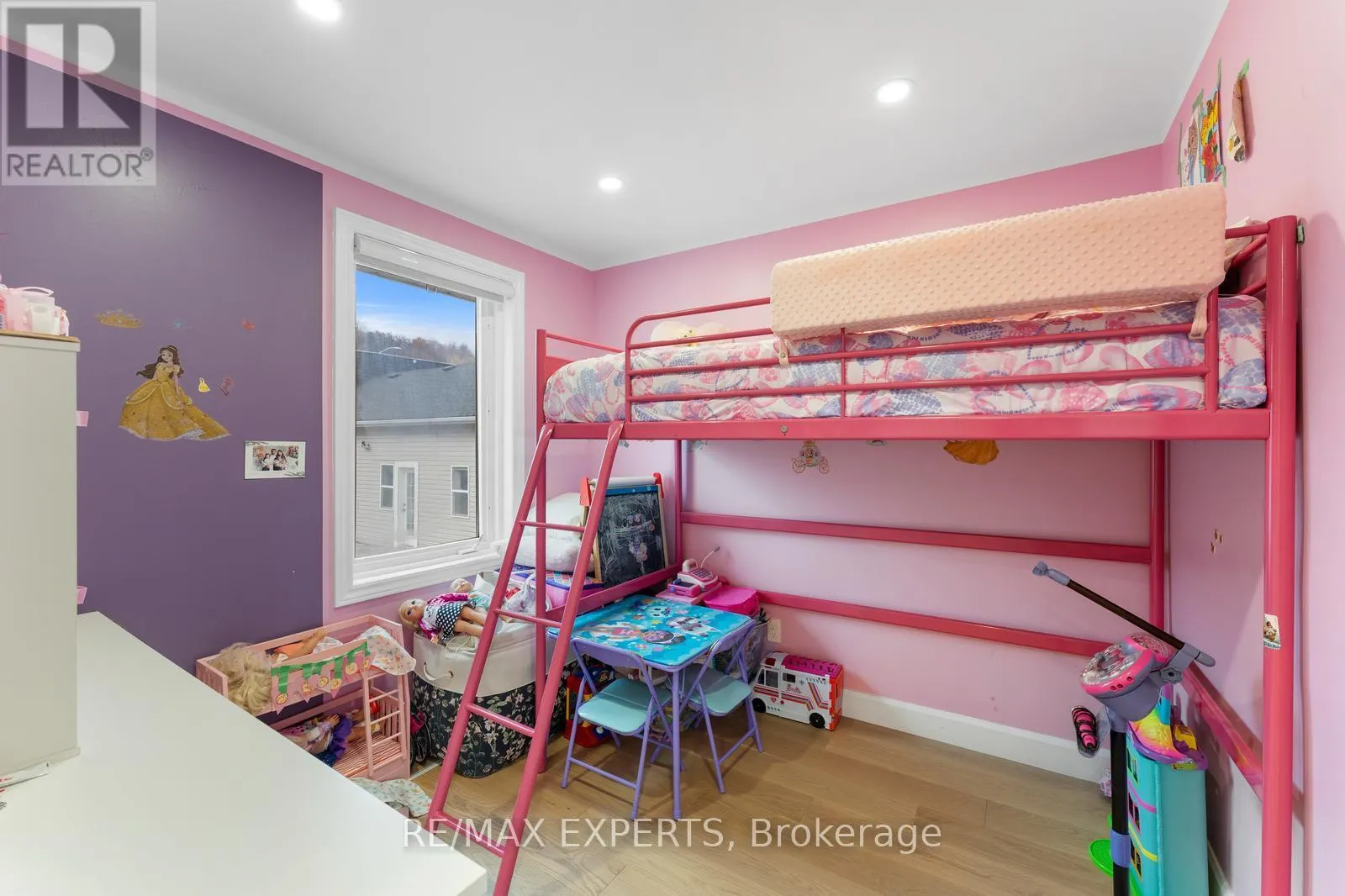 142 KING STREET E