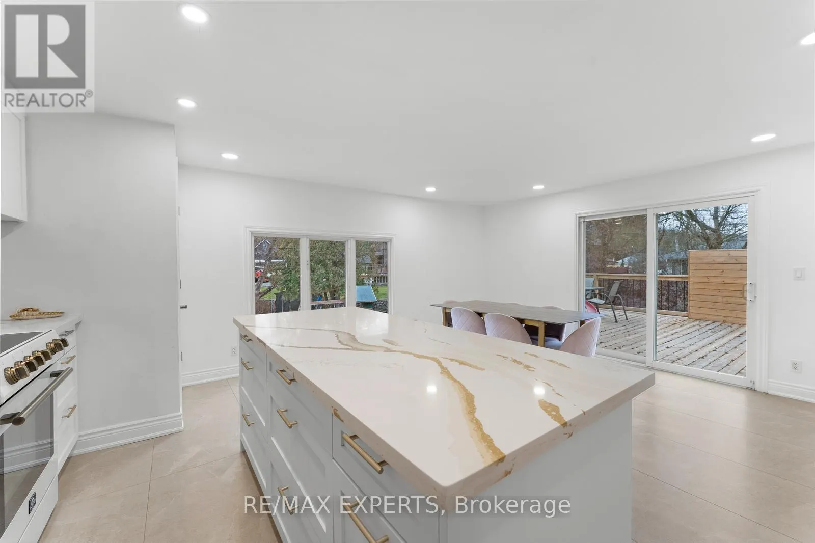 142 KING STREET E
