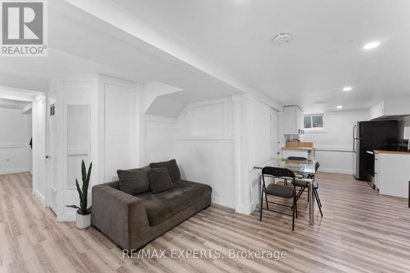 142 KING STREET E