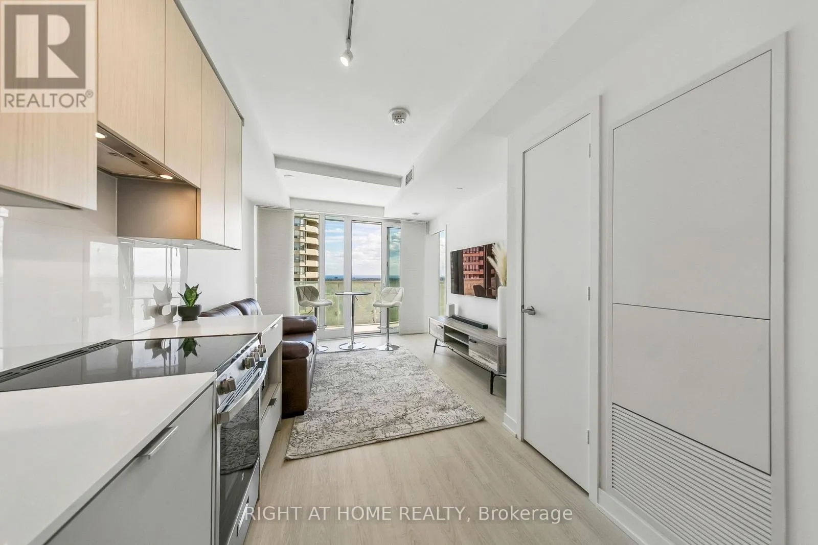1405 - 3883 QUARTZ ROAD