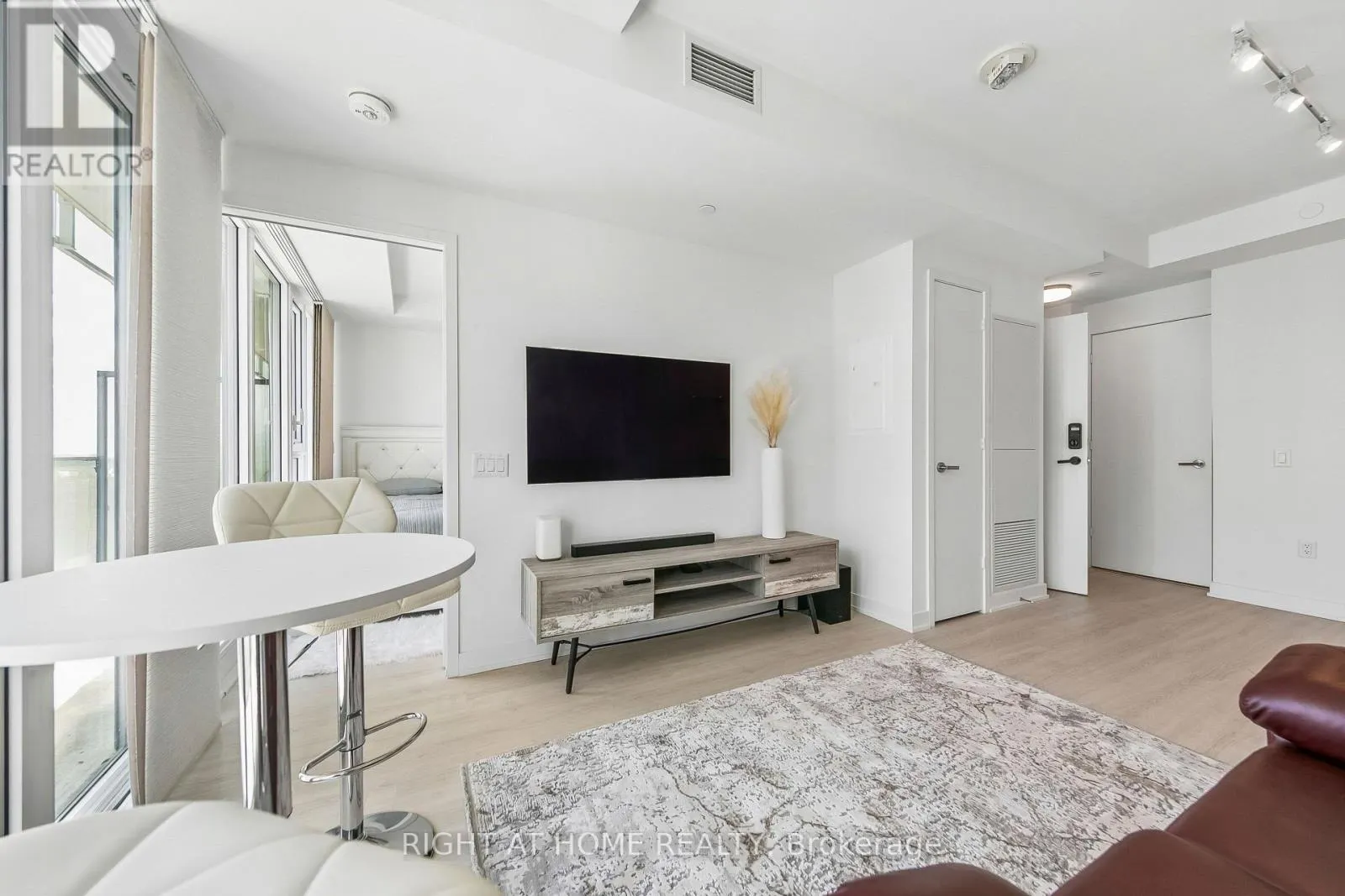 1405 - 3883 QUARTZ ROAD