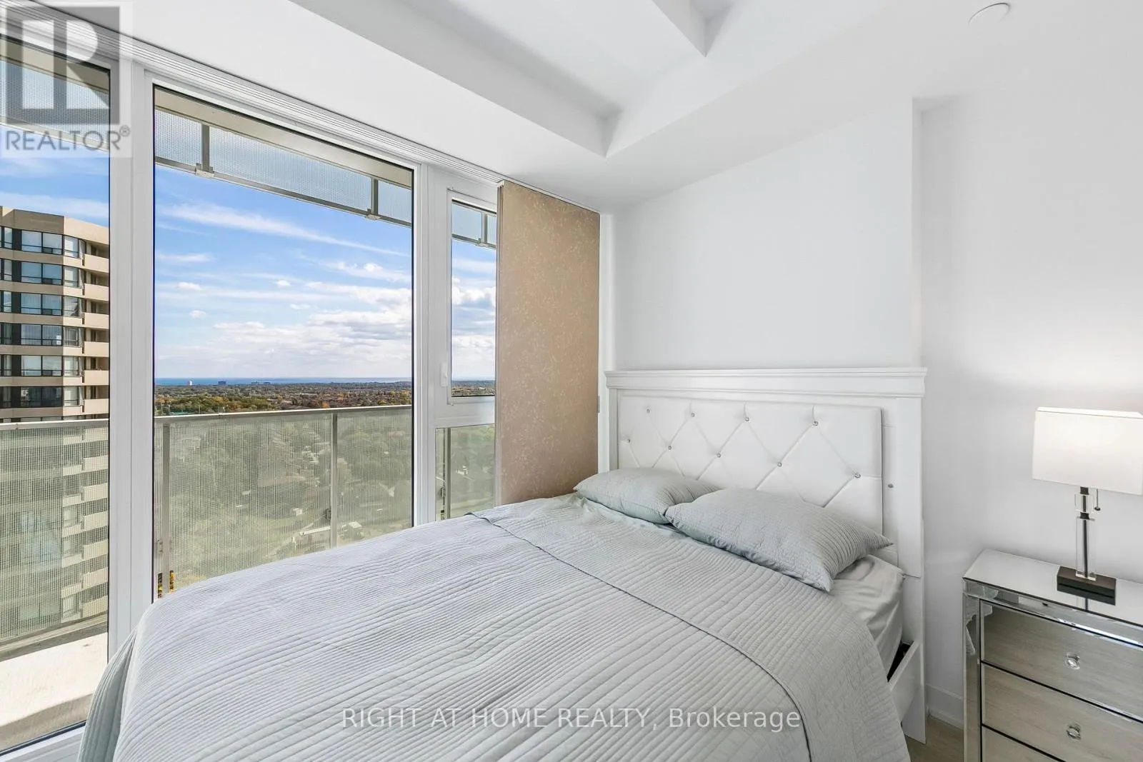 1405 - 3883 QUARTZ ROAD