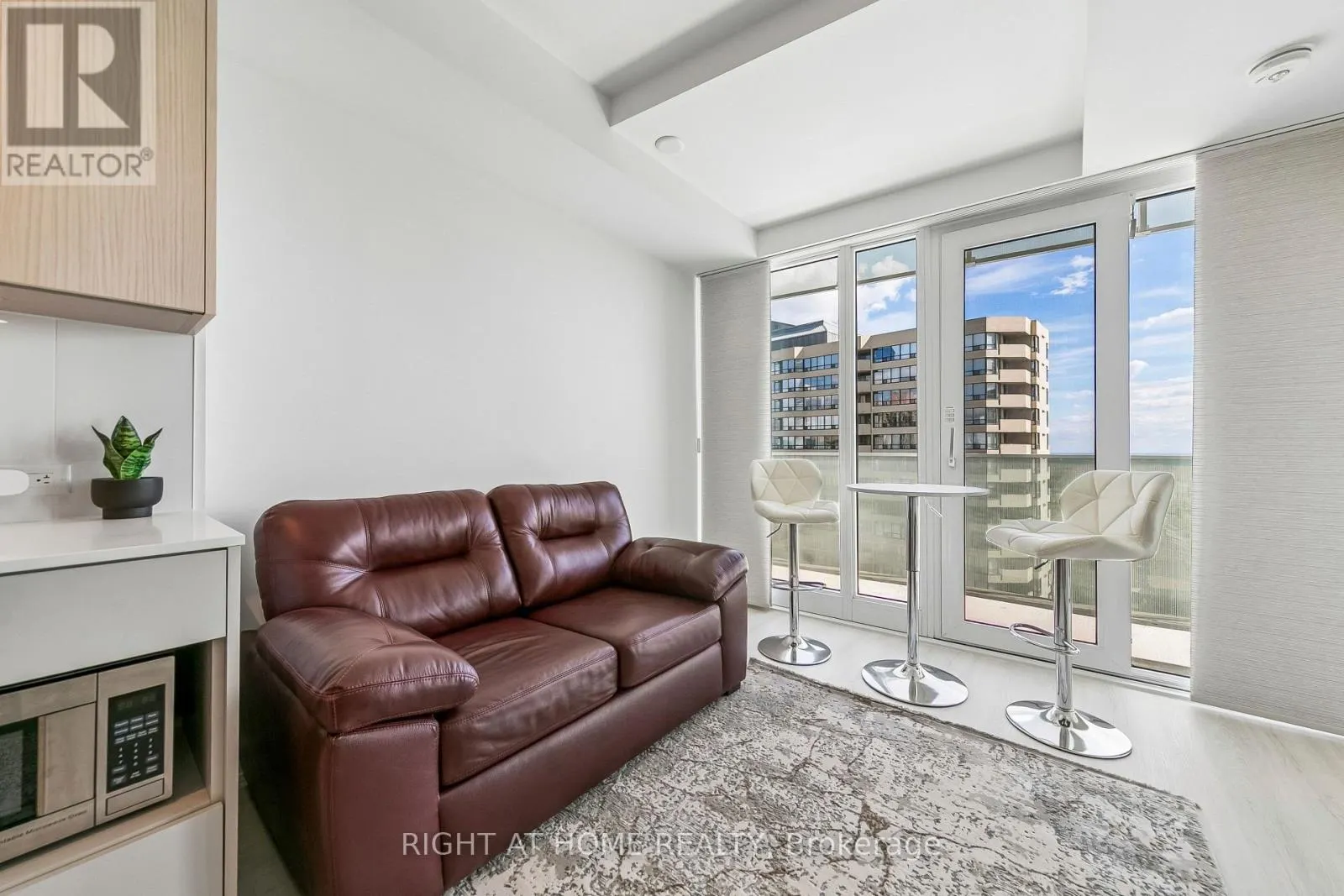 1405 - 3883 QUARTZ ROAD