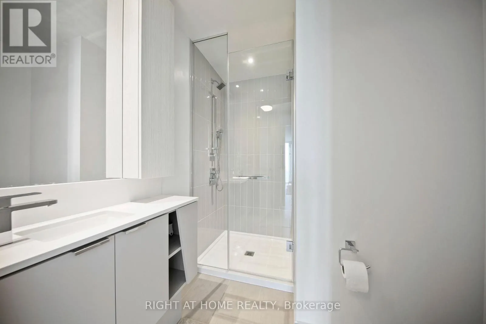 1405 - 3883 QUARTZ ROAD