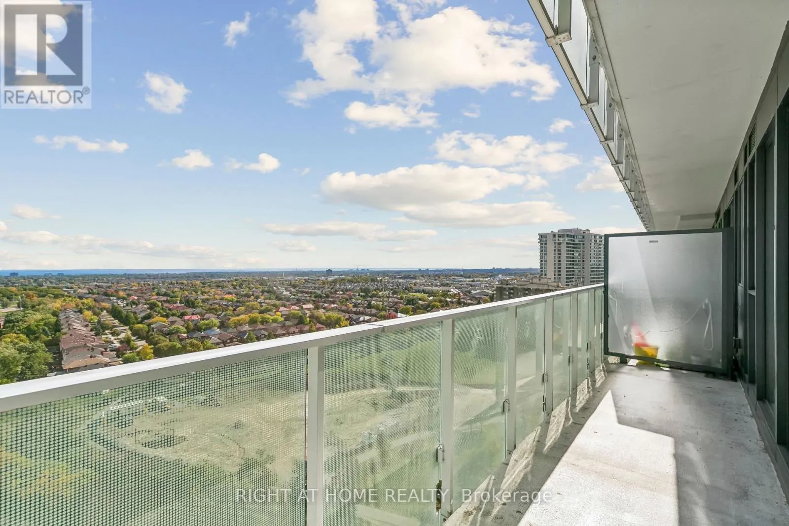 1405 - 3883 QUARTZ ROAD