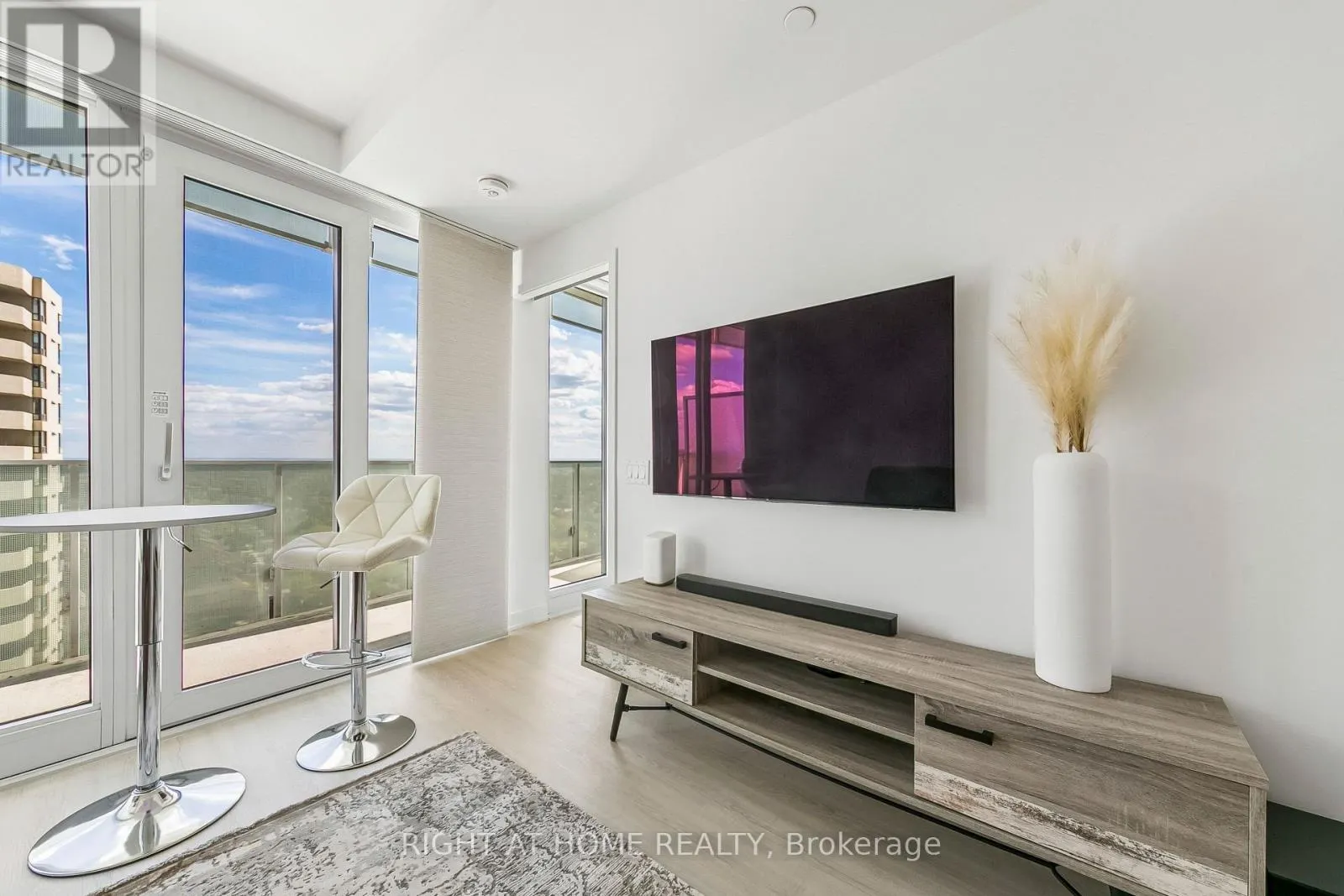 1405 - 3883 QUARTZ ROAD