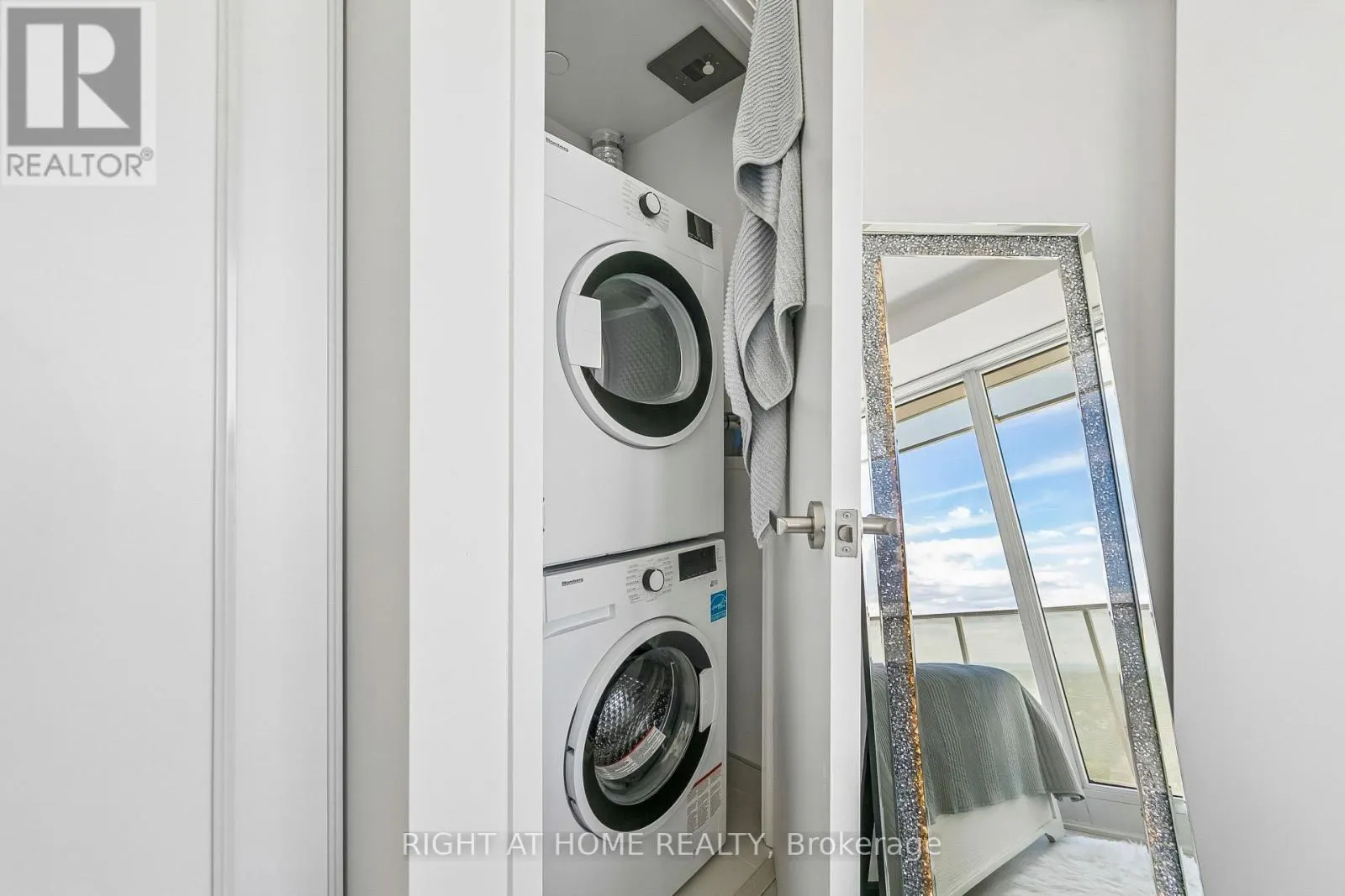 1405 - 3883 QUARTZ ROAD