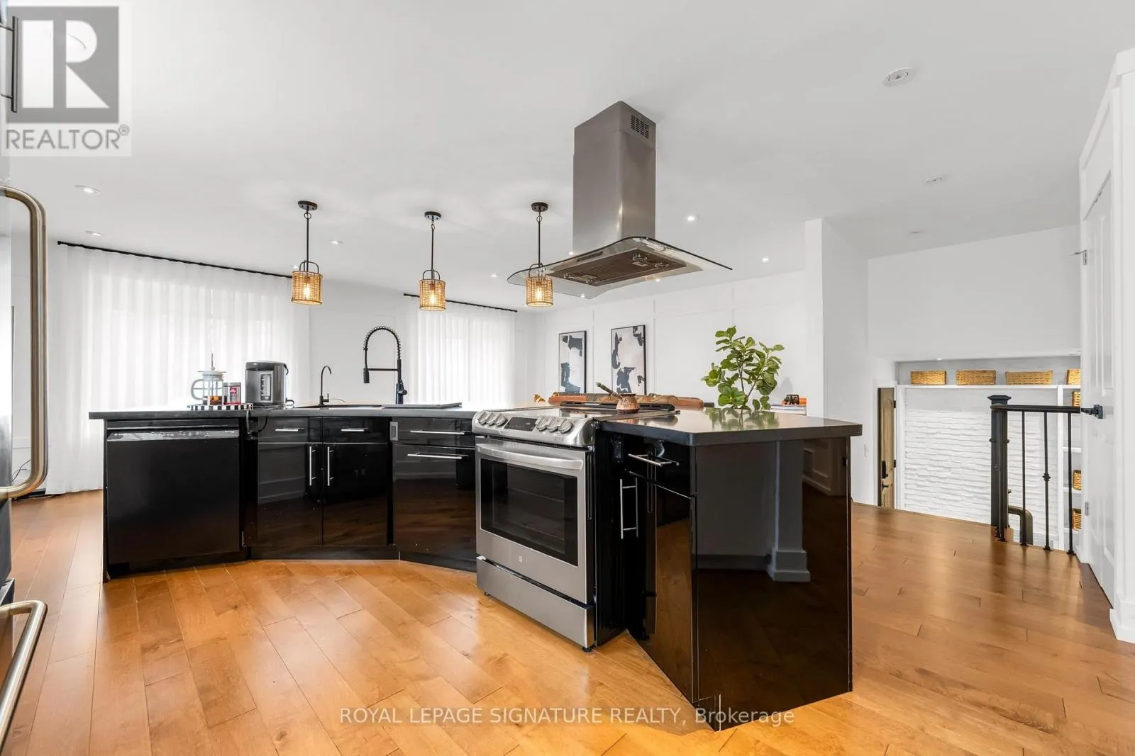 2364 WYANDOTTE DRIVE