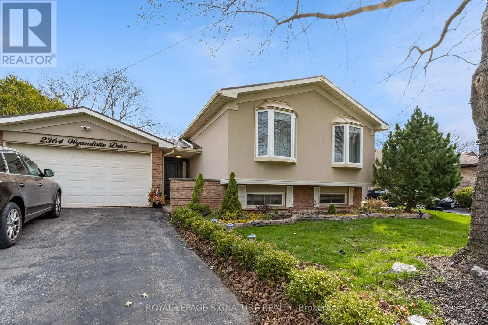 2364 WYANDOTTE DRIVE