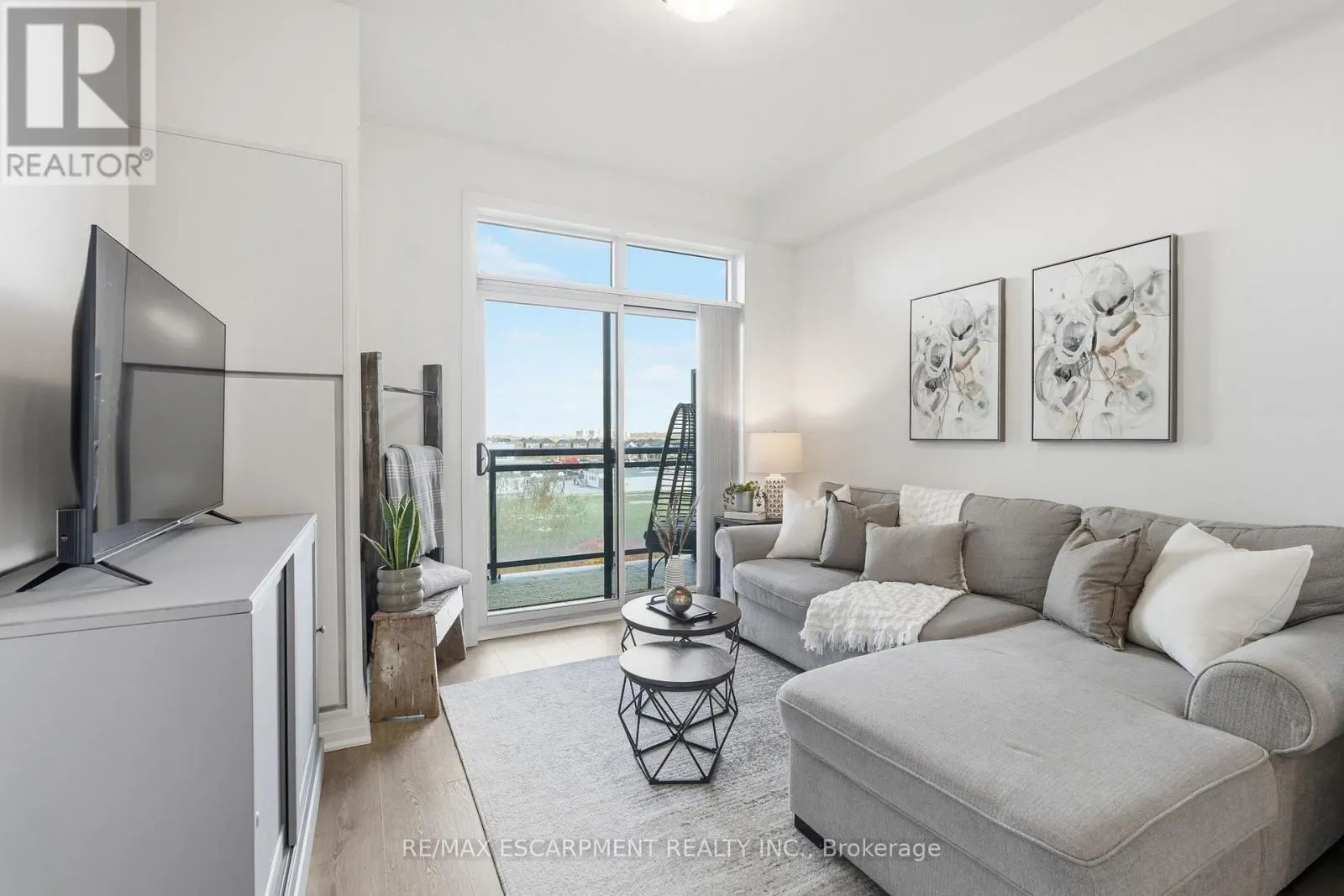 424 - 1105 LEGER WAY